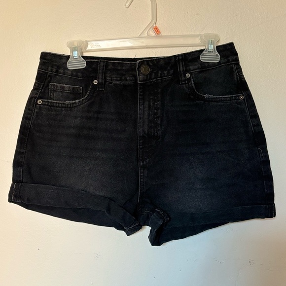 6 Pairs of Jean Shorts - Picture 2 of 7